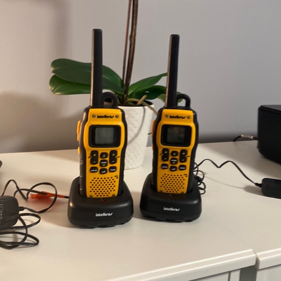 2 radio communicate - Picture 1 of 5